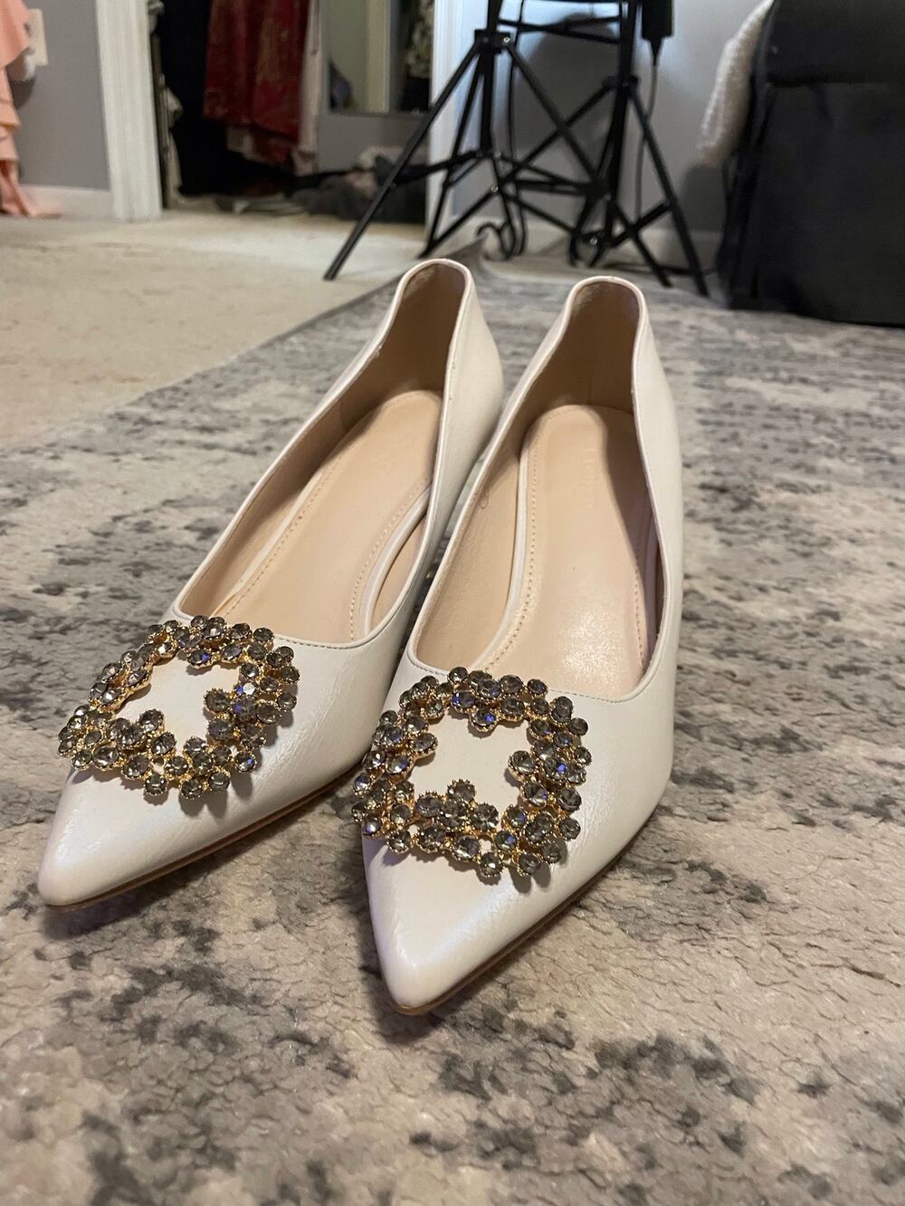 Coutgo Cream Jeweled Pointed Toe Pumps Size 9 Crystal Buckle Kitten Heels